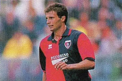 Da calciatore è stato anche centrocampista del Cagliari, che successivamente ha allenato