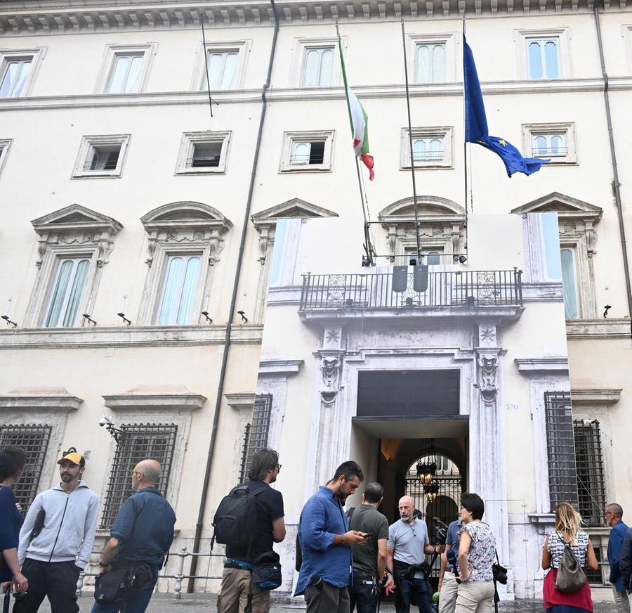 La furia della premier,  silurati tutti gli indagati