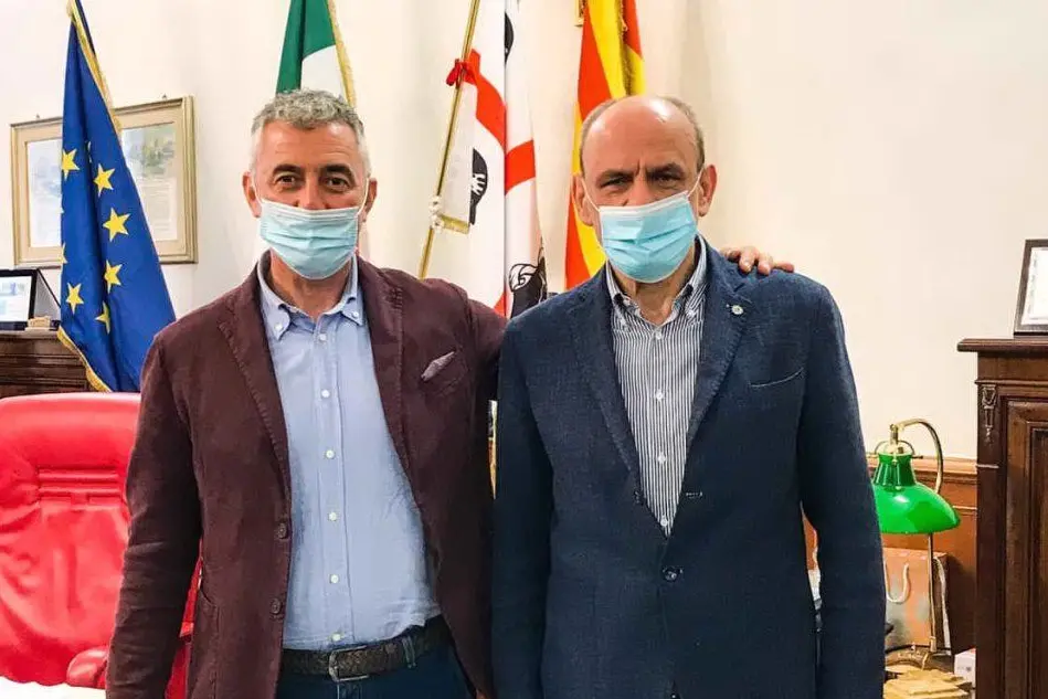 Il sindaco Mario Conoci con il segretario generale Pierino Arru (foto ufficio stampa)