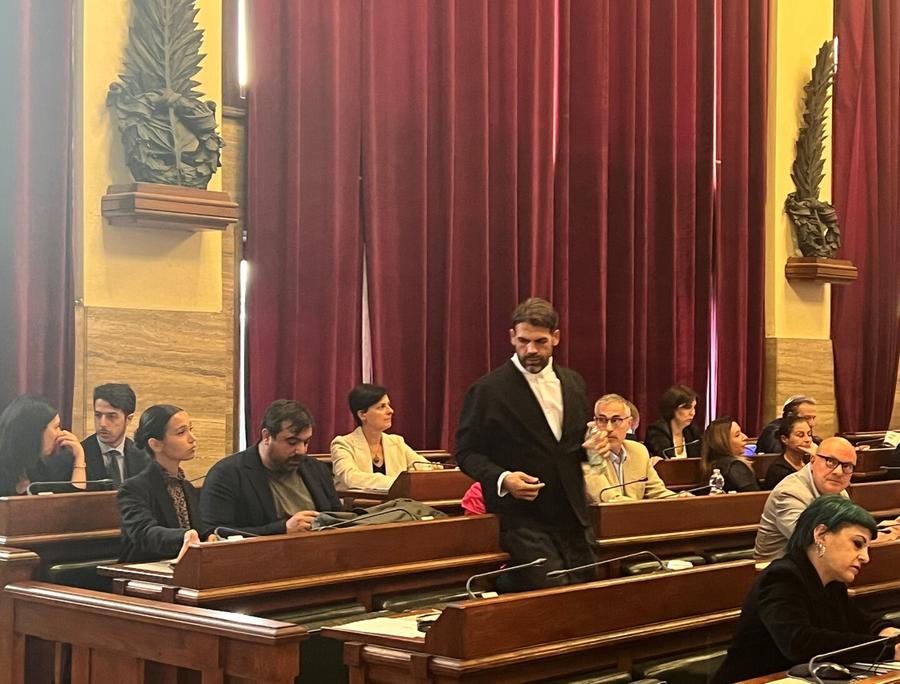 Caso Cao, la maggioranza fa quadrato
