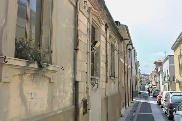 Il vecchio asilo a Porto Torres (foto Pala)