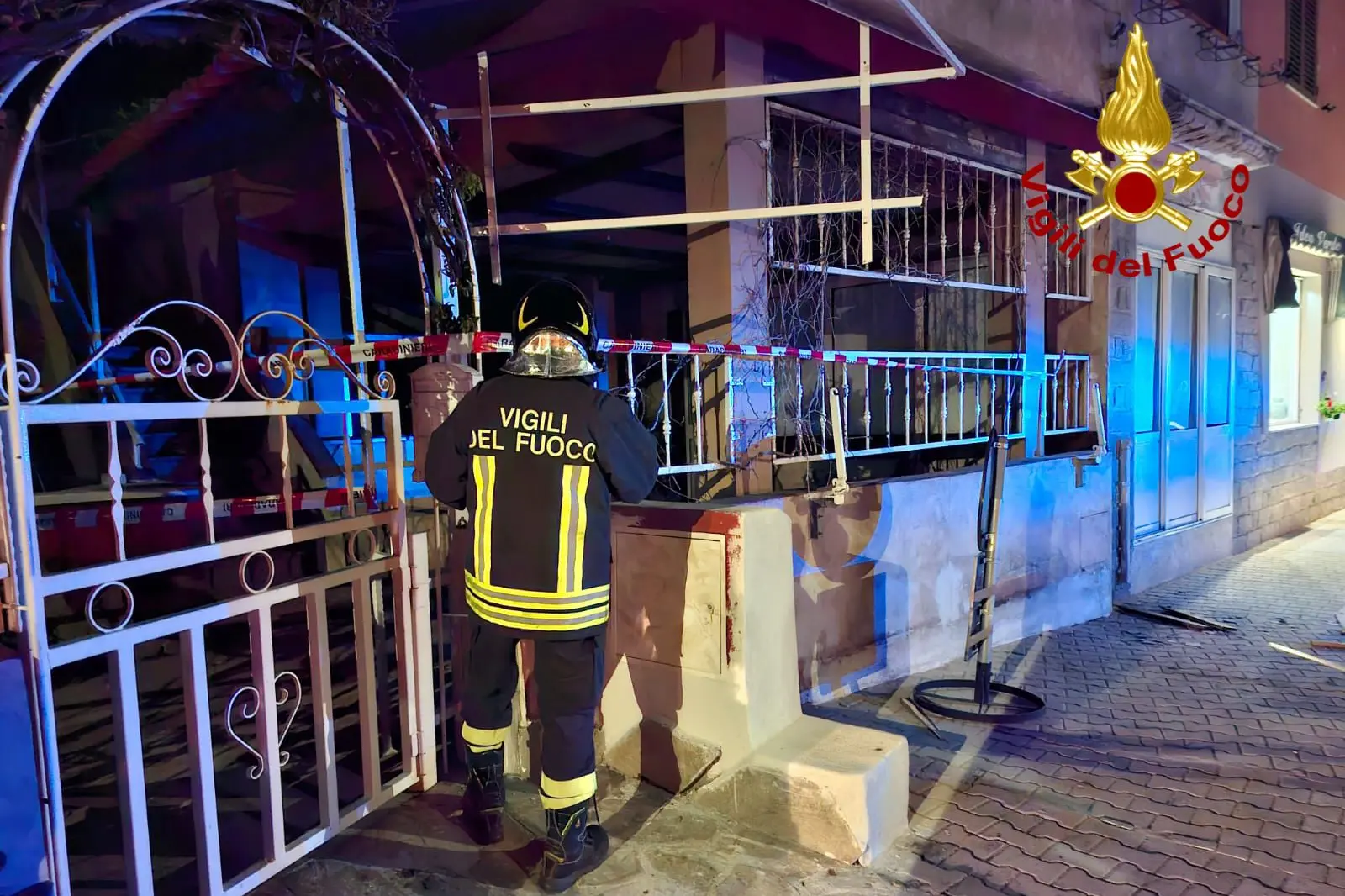 I vigili del fuoco a San Teodoro (foto vvff)