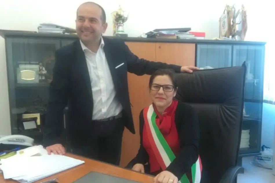 Il sindaco Fausto Piga e Donatella Loddo, solo per oggi primo cittadino