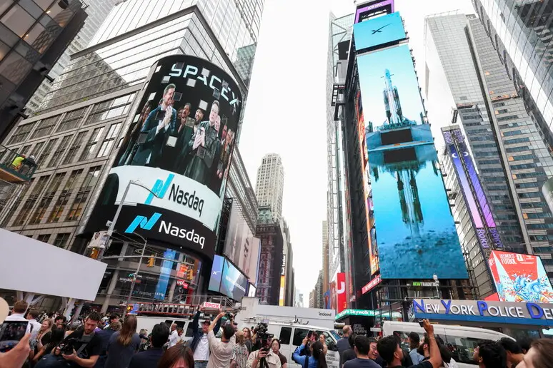 Times Square a New York con i suoi iconici cartelloni pubblicitari ormai digitali