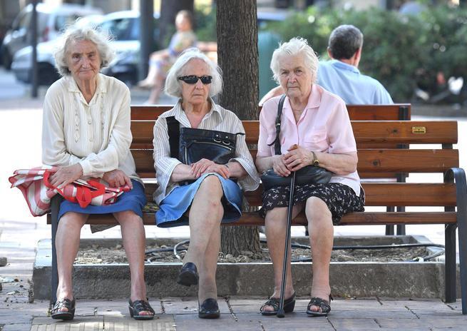 Anziani e fragili, il piano per l’estate