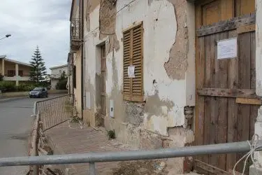 La casa in cui viveva la famiglia dopo l'apposizione dei sigilli