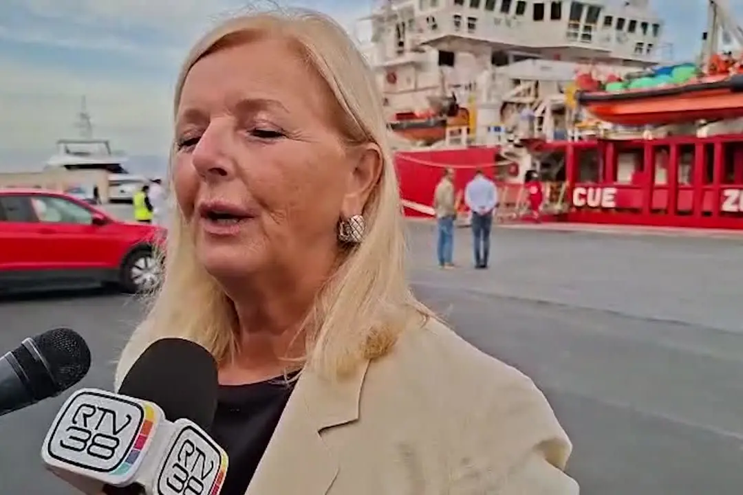 La Ocean Viking a Marina di Carrara. La vicesindaca: "Noi sempre accoglienti"