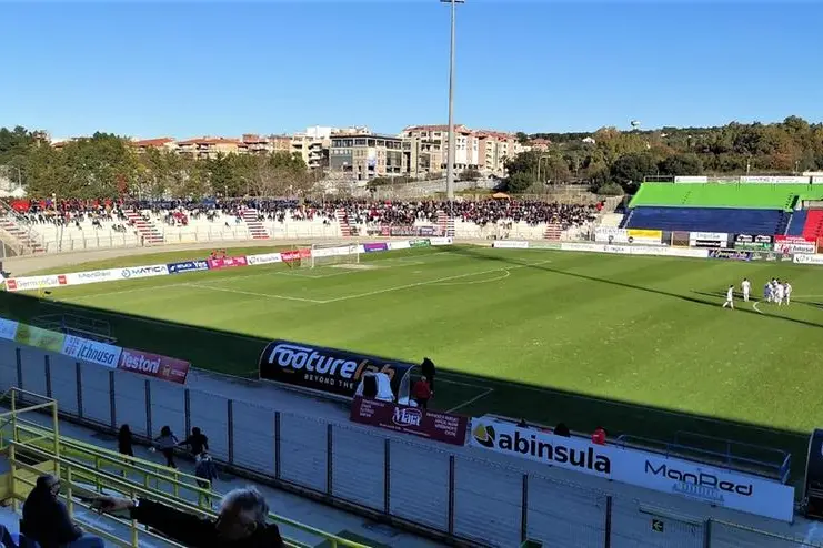 La Curva Nord dello stadio sassarese (foto concessa da Giampiero Marras)