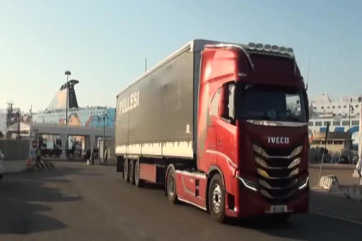 Trasporti marittimi, parte la gara per la continuità: a rischio rincaro i biglietti delle navi