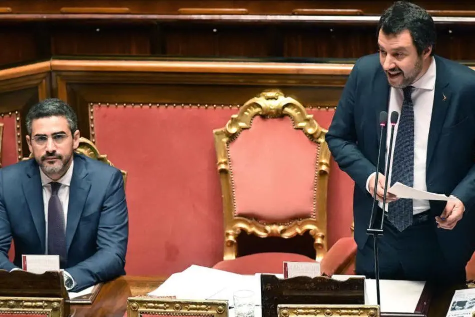 Riccardo Fraccaro e Matteo Salvini (Ansa)