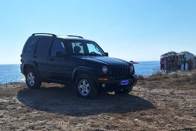 Il Suv sulle dune di Ezzi Mannu (foto concessa)