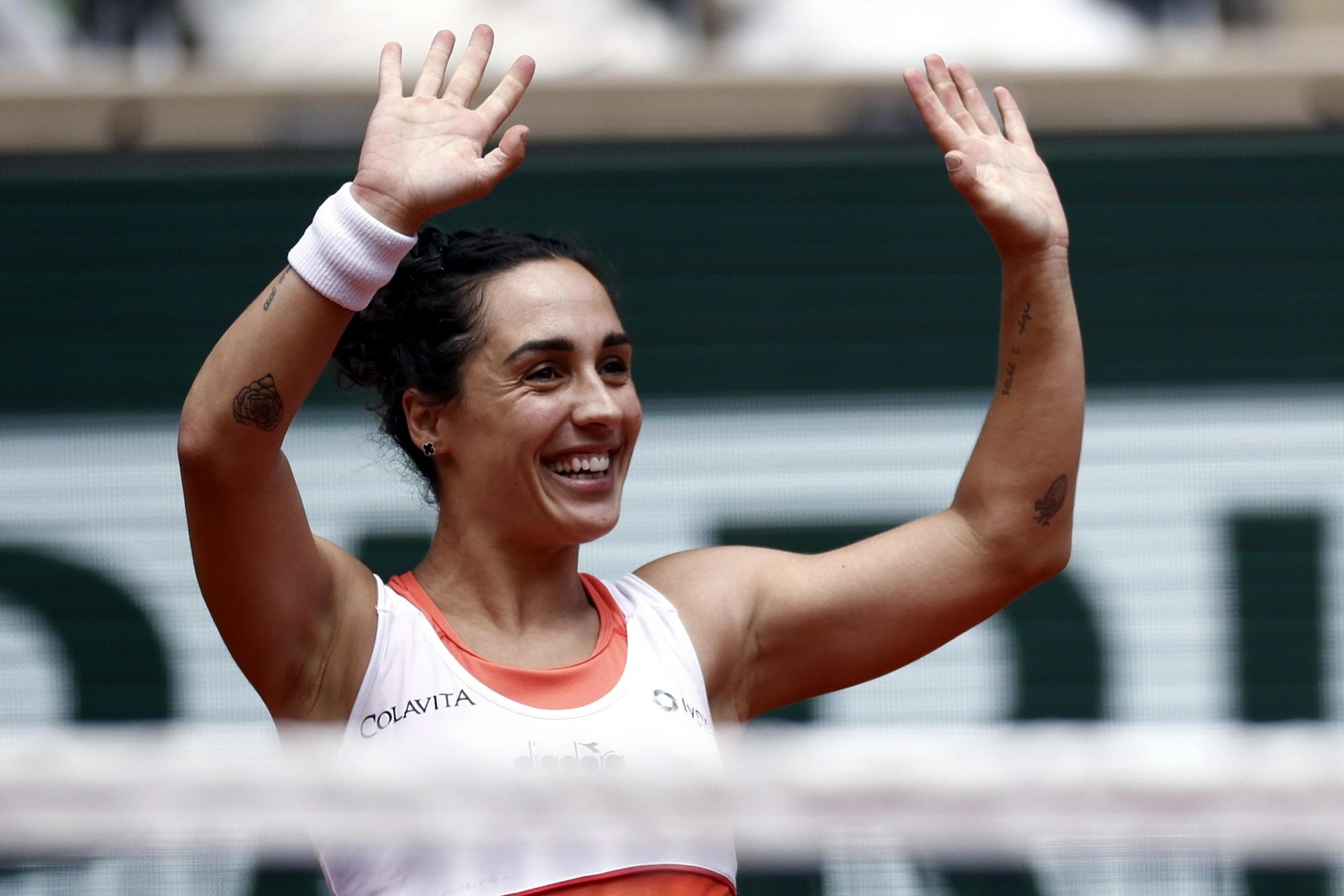 epa09987658 Martina Trevisan of Italy reacts after winning against Leylah Annie Fernandez of Canada in their women’s quarterfinal match during the French Open tennis tournament at Roland ?Garros in Paris, France, 31 May 2022. EPA/YOAN VALAT