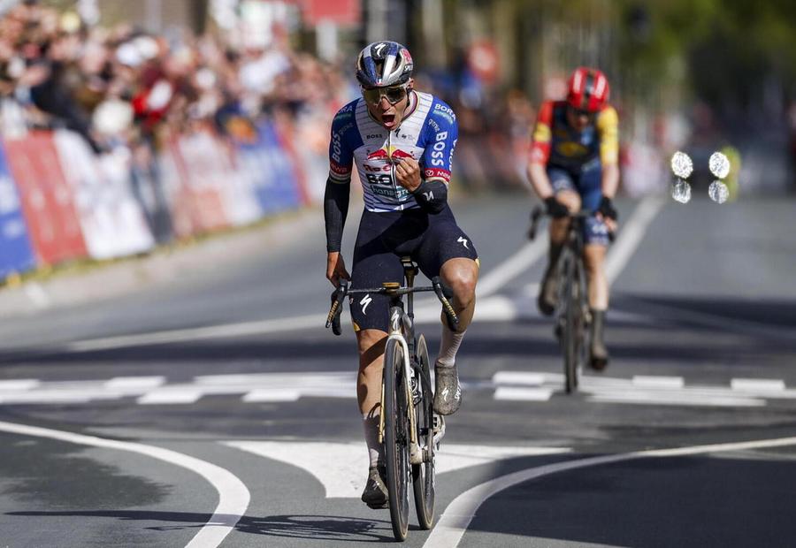 Amstel Gold, Evenepoel stavolta batte Skjelmose