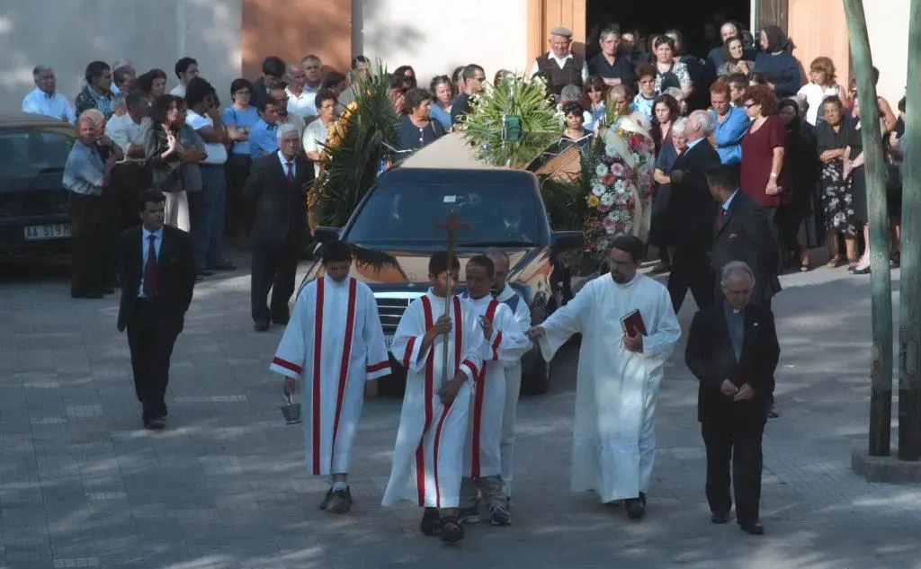 Il funerale (tutte le foto sono Archivio L'Unione Sarda)