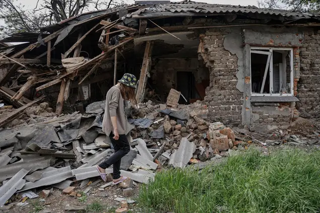 Разрушенный бомбами дом в Украине (Анса)