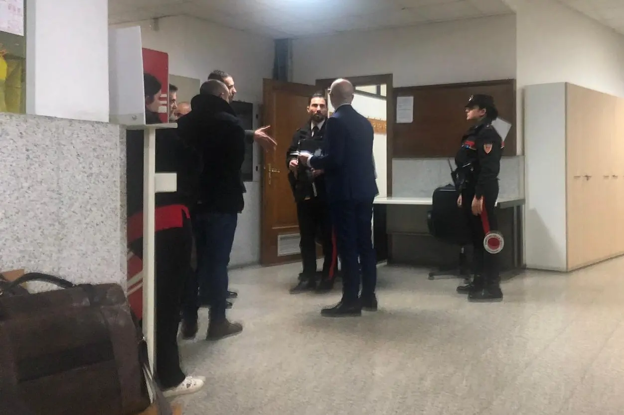 L'arresto effettuato dai carabinieri al Palazzo di Giustizia a Tempio (foto Busia)