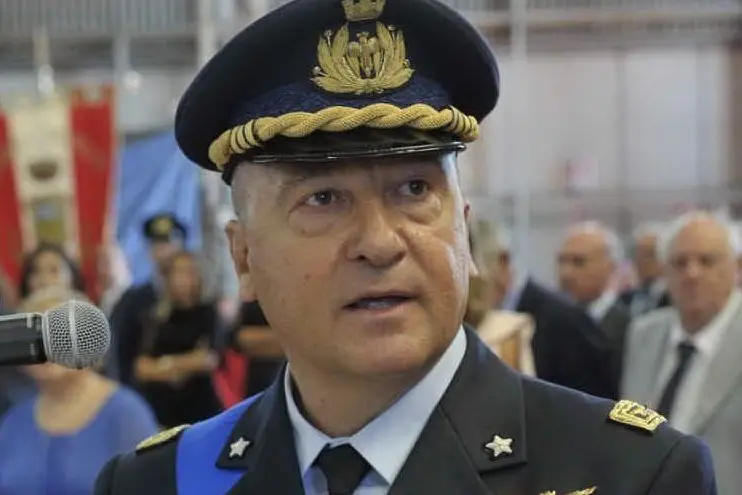 Il colonnello Maurizio De Angelis (Lorenzo Ena)