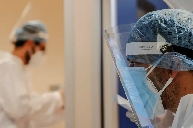 Personale sanitario (Ansa)
