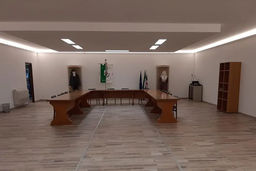 La sala consiliare del comune di Olmedo (foto Tellini)