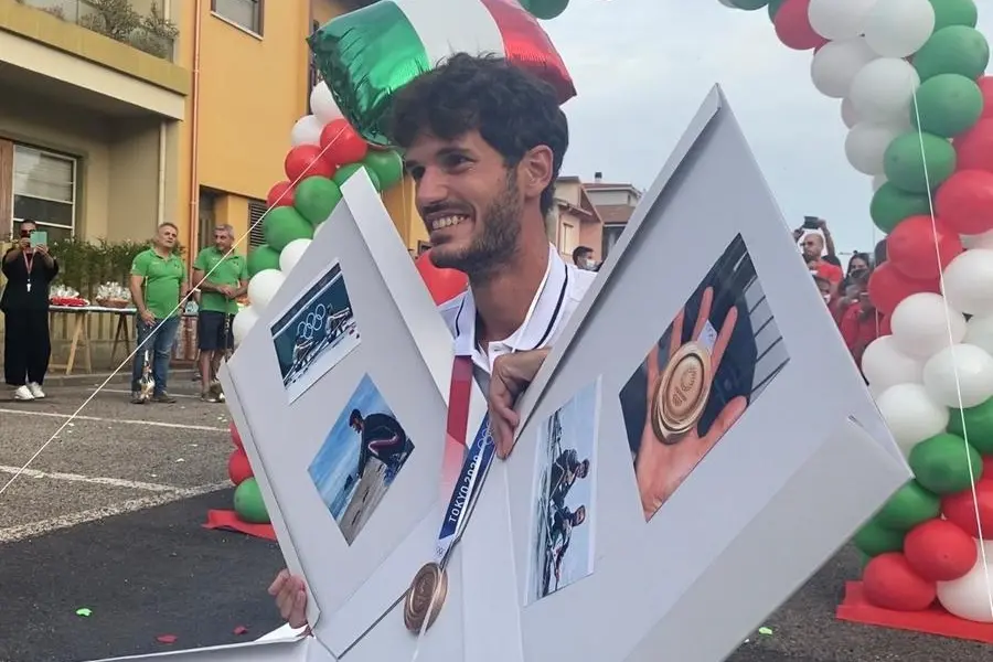 La festa per Stefano Oppo al rientro a casa (Foto V. Pinna)