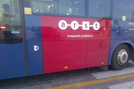 Un pullman dell'Arst (Ansa)