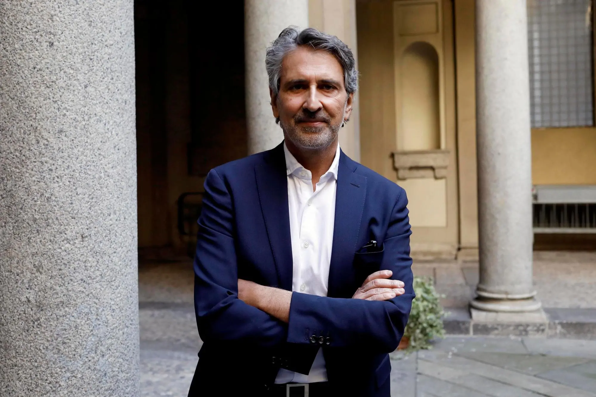 L'Assessore alla Rigenerazione Urbana e Urbanistica Giancarlo Tancredi nel chiostro di Palazzo Marino a Milano (Ansa)