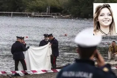 La riva del lago DOVE E' STATA RITROVATA FEDERICA MANGIAPELO (NEL RIQUADRO IN ALTO)