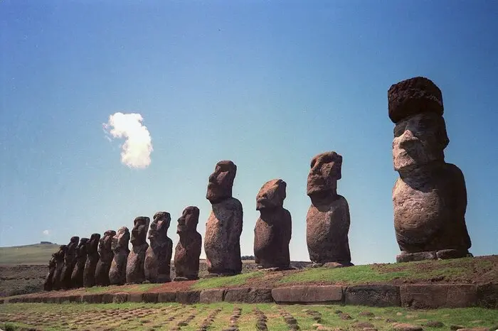 Alcuni Moai sull'Isola di Pasqua (Ansa)