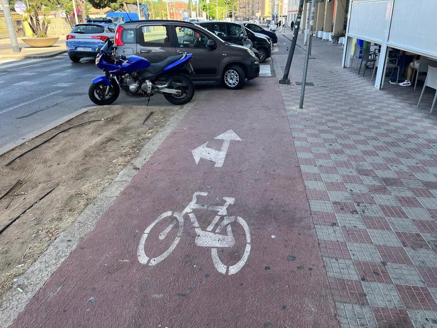 Piste ciclabili, che pasticcio: a Cagliari monta la protesta