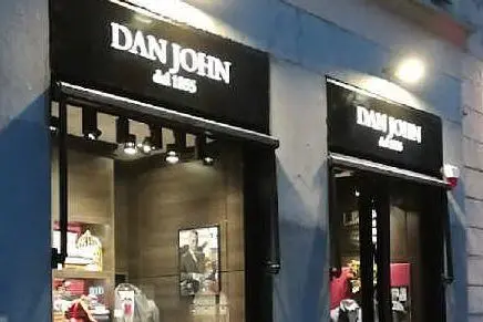 Un negozio Dan John (foto Google Maps)
