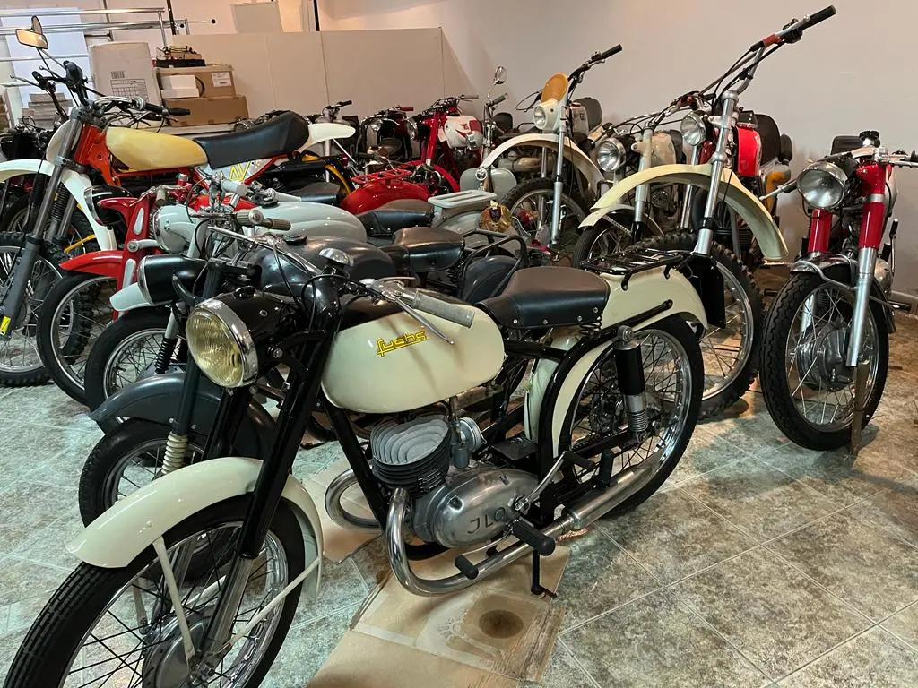 Nel garage di Ernesto Buoncompagni (foto Paolo Carta)