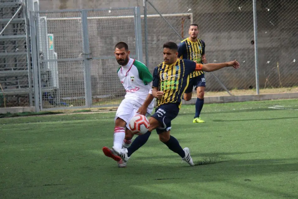 Il capitano del Muravera Sergio Nurchi in gol col Giugliano (foto Andrea Serreli)