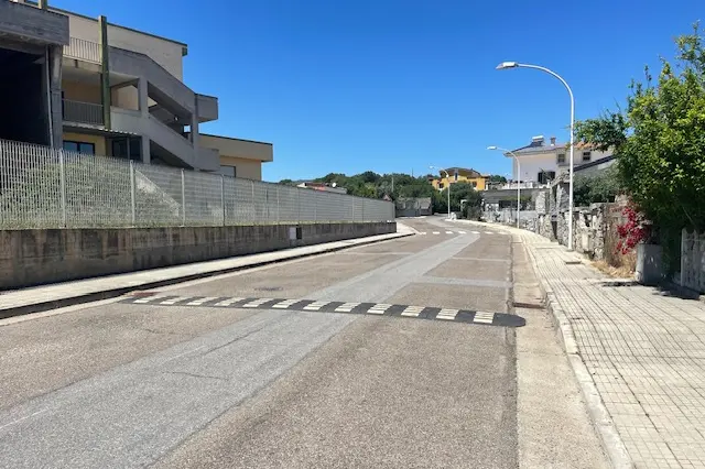 Muravera, dissuasori vicino al liceo