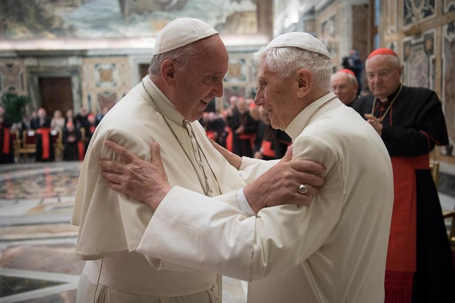 Papa Francesco e Benedetto XVI, Archivio L'Unione Sarda