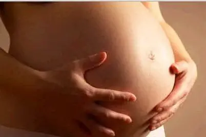 Una donna incinta