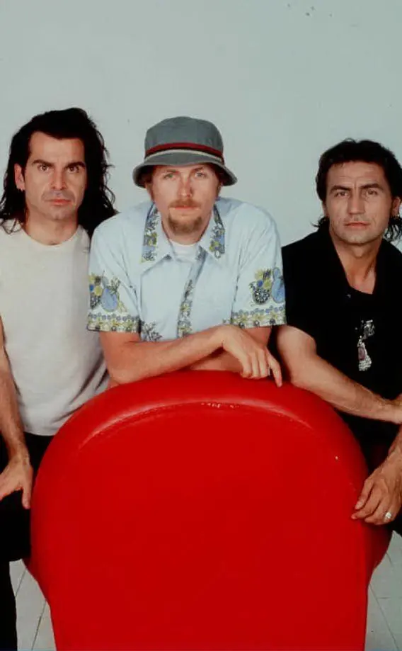 Sempre in prima linea per i diritti umani, con Jovanotti e Ligabue ha firmato &quot;Il mio nome è mai più&quot;, brano-manifesto del pacifismo italiano