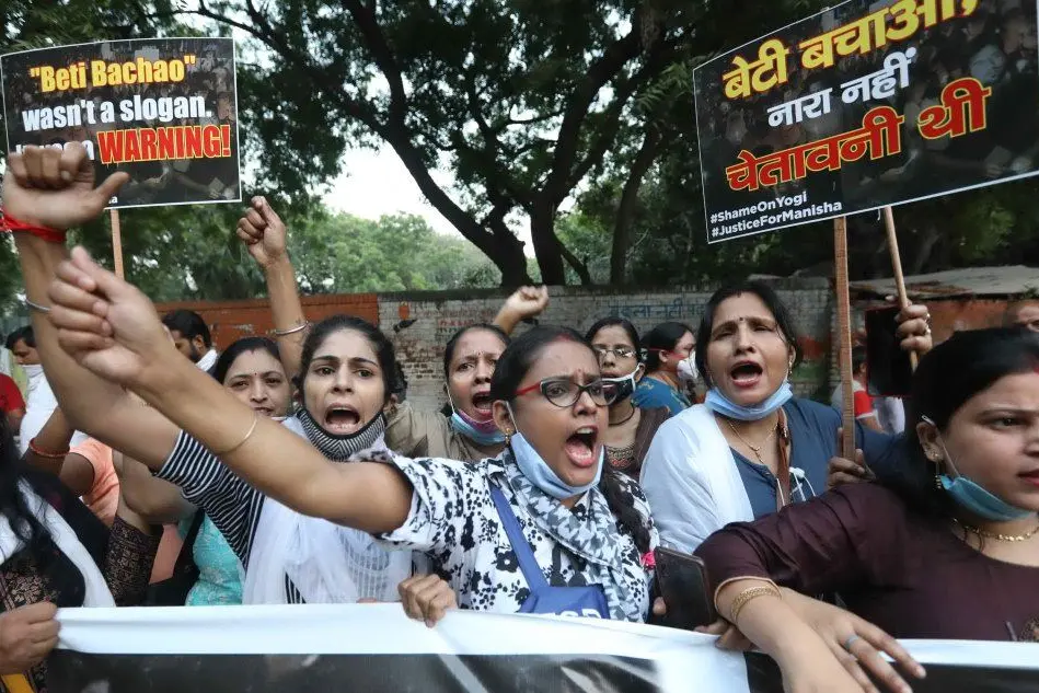 Le proteste in piazza per la vicenda della ragazza stuprata (Ansa - Gupta)