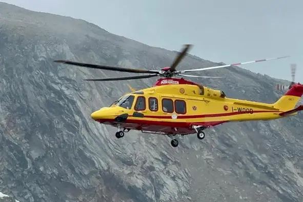 Elicottero soccorso alpino valdostano (foto Ansa)
