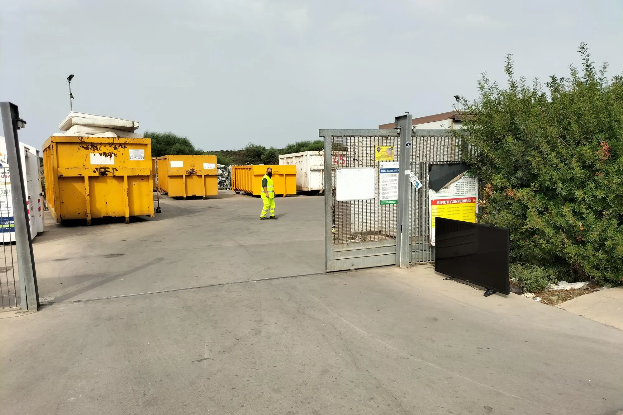 L'ecocentro comunale del Pip. (foto Scano)