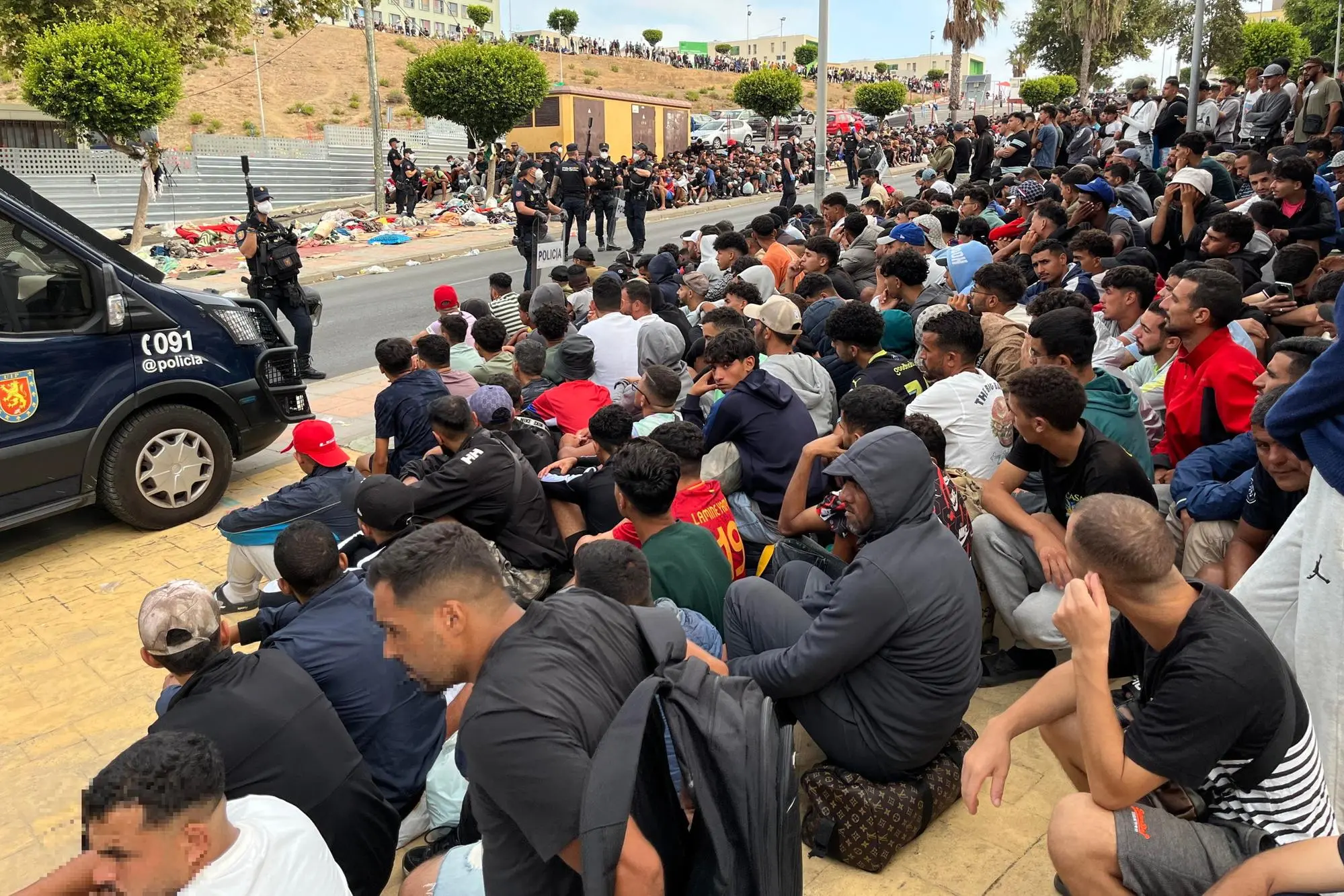 Migranten in Ceuta (Ansa – EPA/Reduan)