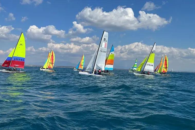 Equipaggi del Windsurfing Club Cagliari durante una regata dell'Astura Winter Cup di Anzio (foto concessa da Windsurfing Club Cagliari)