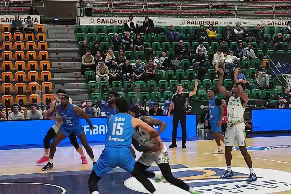 Marshall era uno dei trascinatori della Dinamo sino all'infortunio (foto G. Marras)