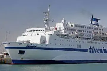 Una nave della Tirrenia
