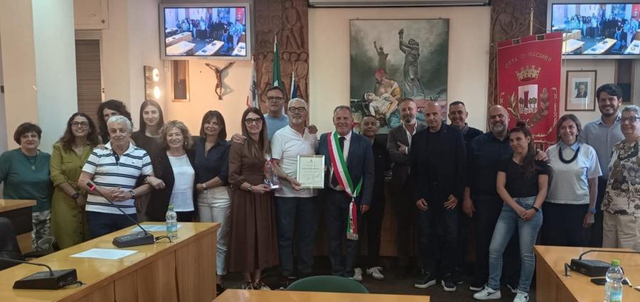 https://immagini.unionesarda.it/version/c:ZGI3YjdlOTUtNzk1MS00:Njk3MWZjNzItNWY5Mi00/image.jpg?w=900
