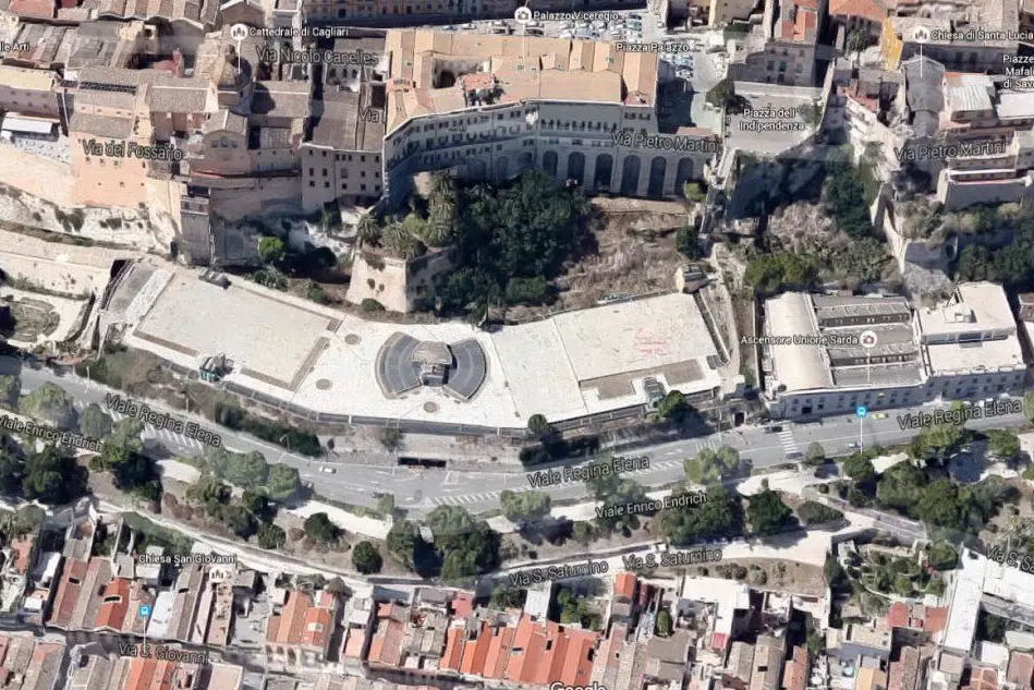 IL tetto del parcheggio multipiano di viale Regina Elena (da Google earth)