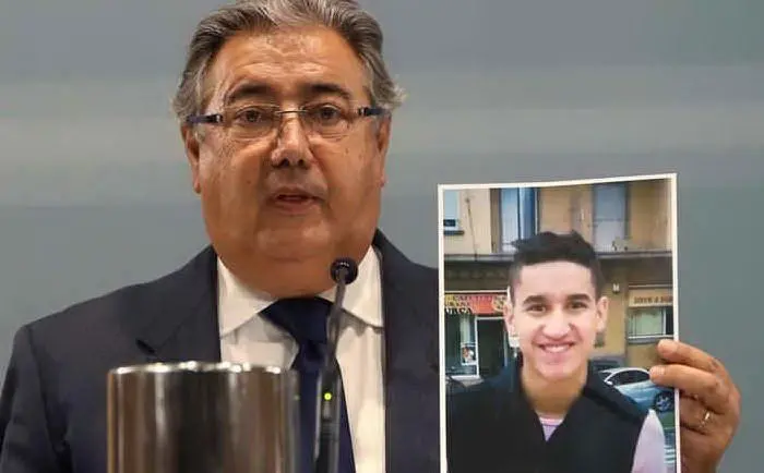 L'attentatore, poi ucciso dalle Forze di Polizia (tutte le foto sono Ansa)
