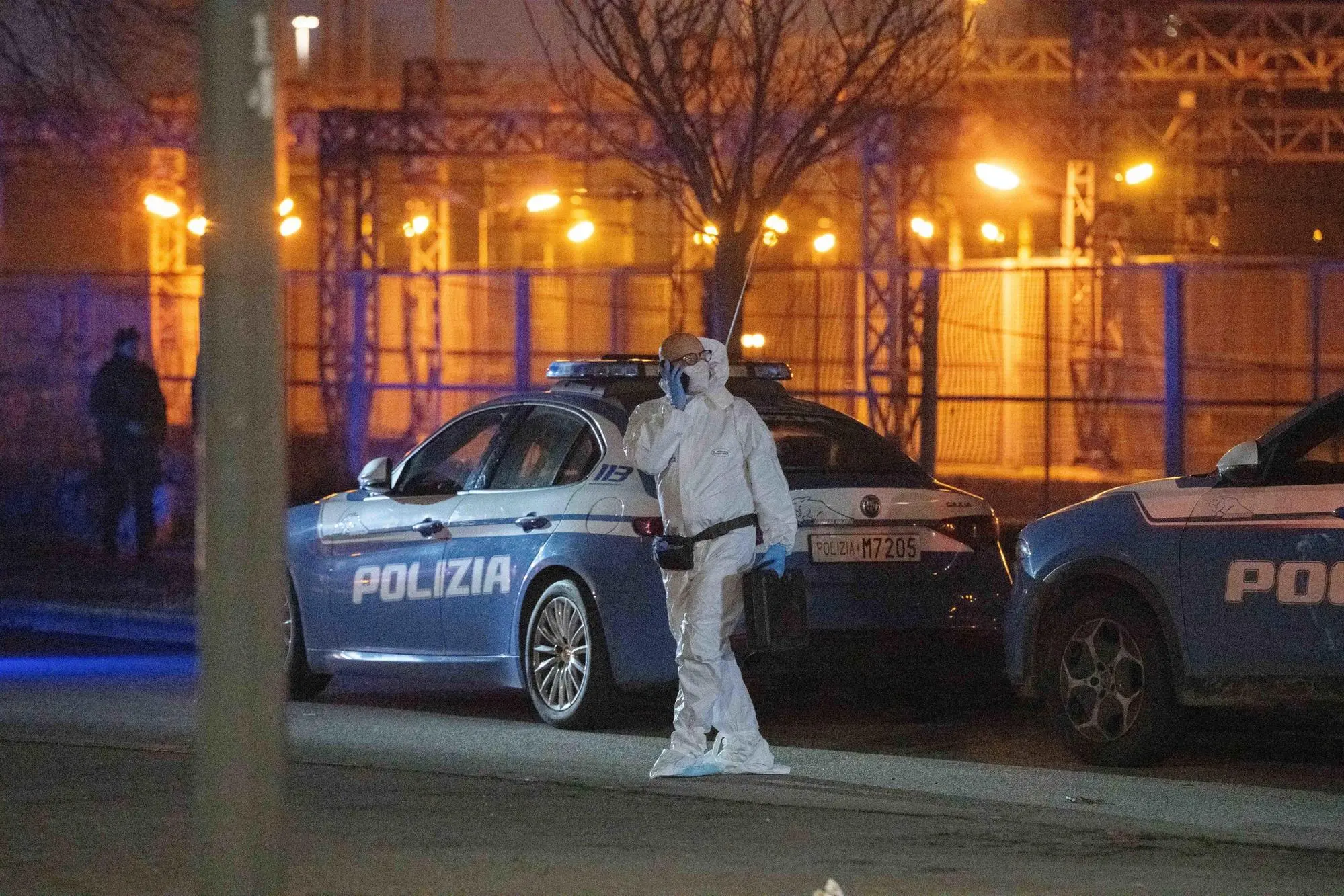 I rilievi dopo la sparatoria a Milano (Ansa)