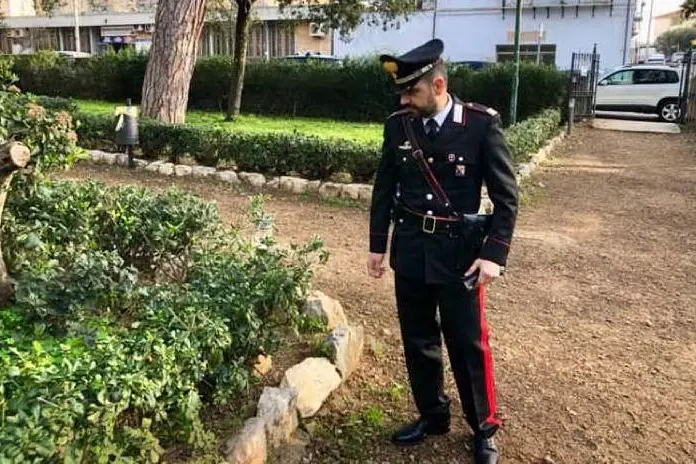 Carabinieri ai giardini pubblici (L'Unione Sarda - foto Simbula)