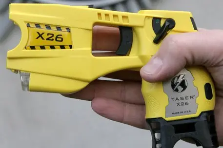 Taser (foto Ansa)