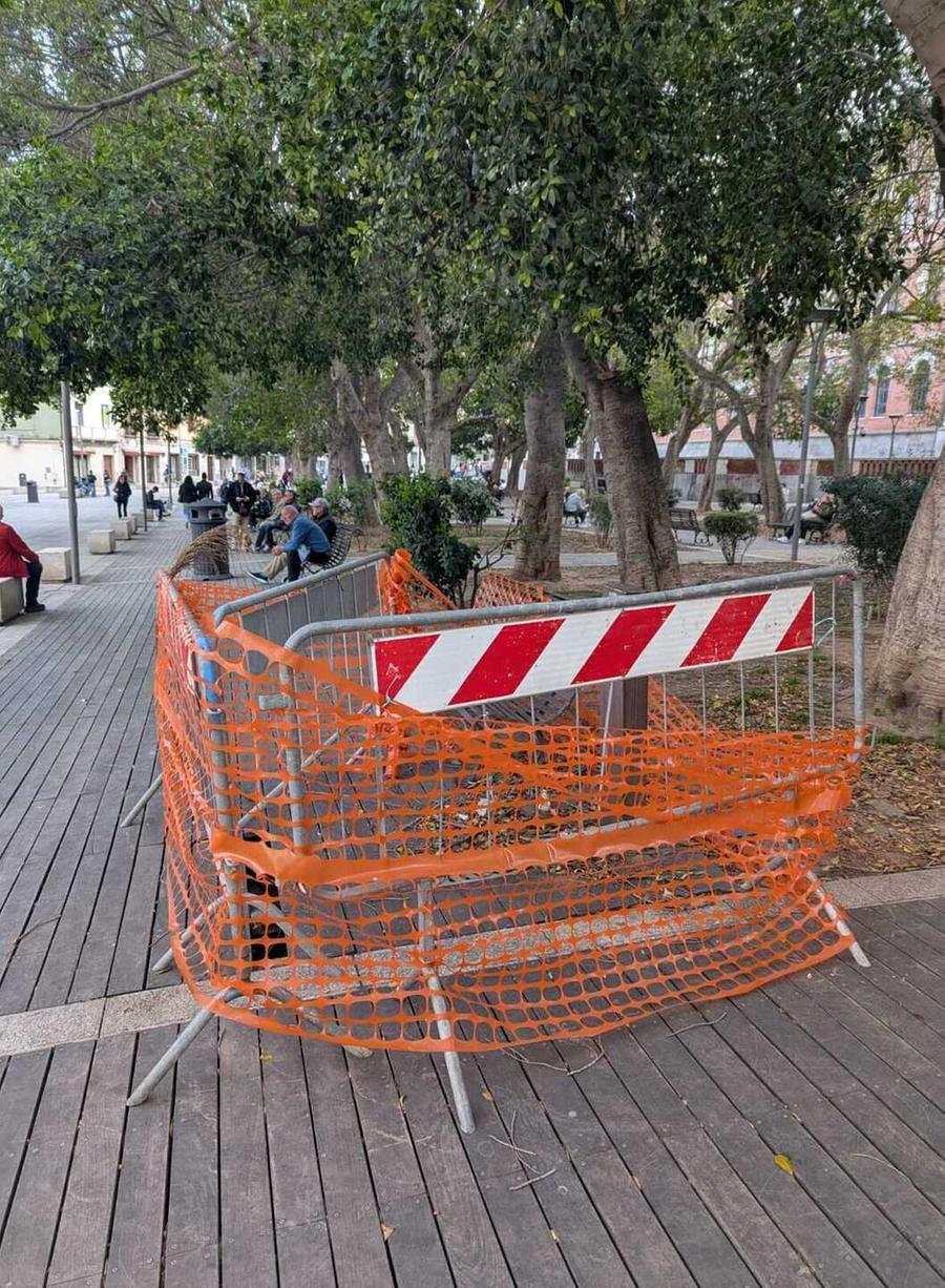 Piazza Garibaldi, incuria e degrado